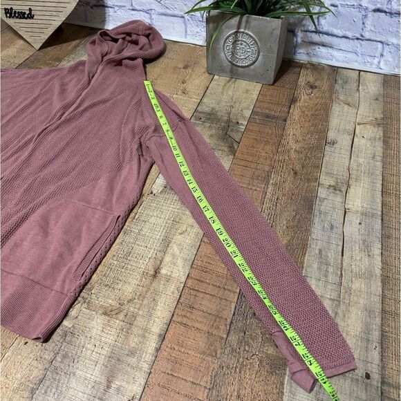 Lululemon Still Movement Wrap
Heathered Quicksand - Picture 12 of 12